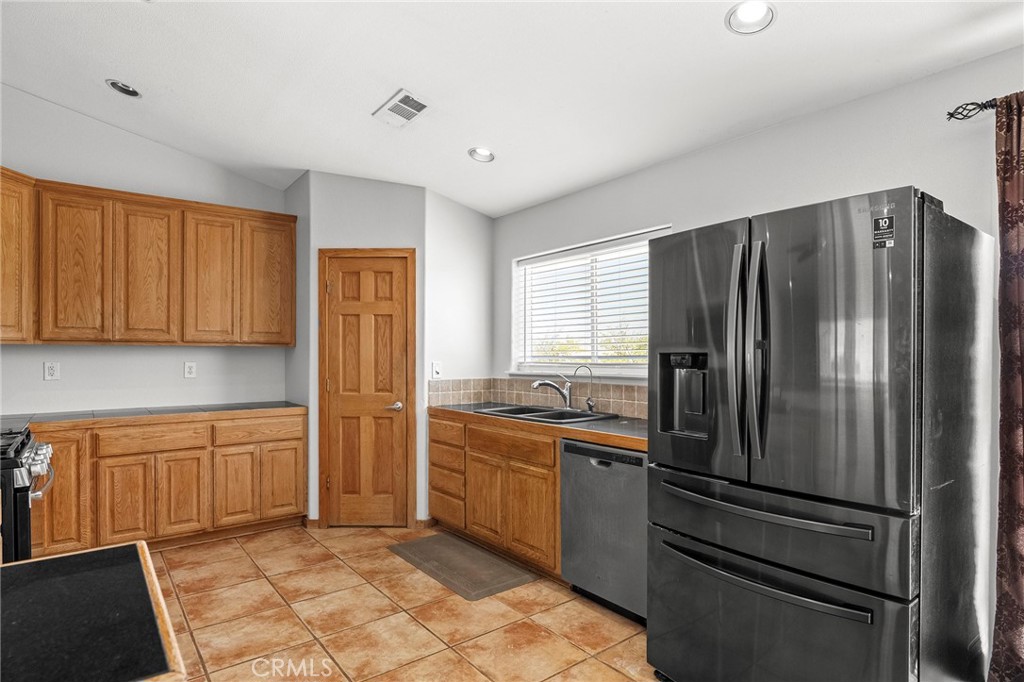24661 Rowland Ln Property Photo 7