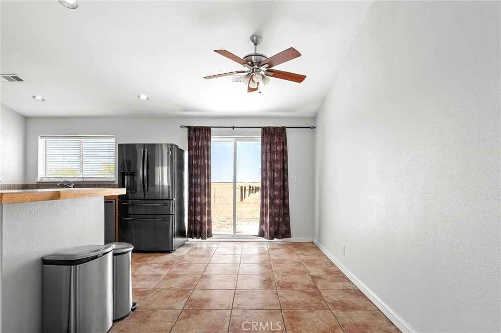 24661 Rowland Ln Property Photo 8