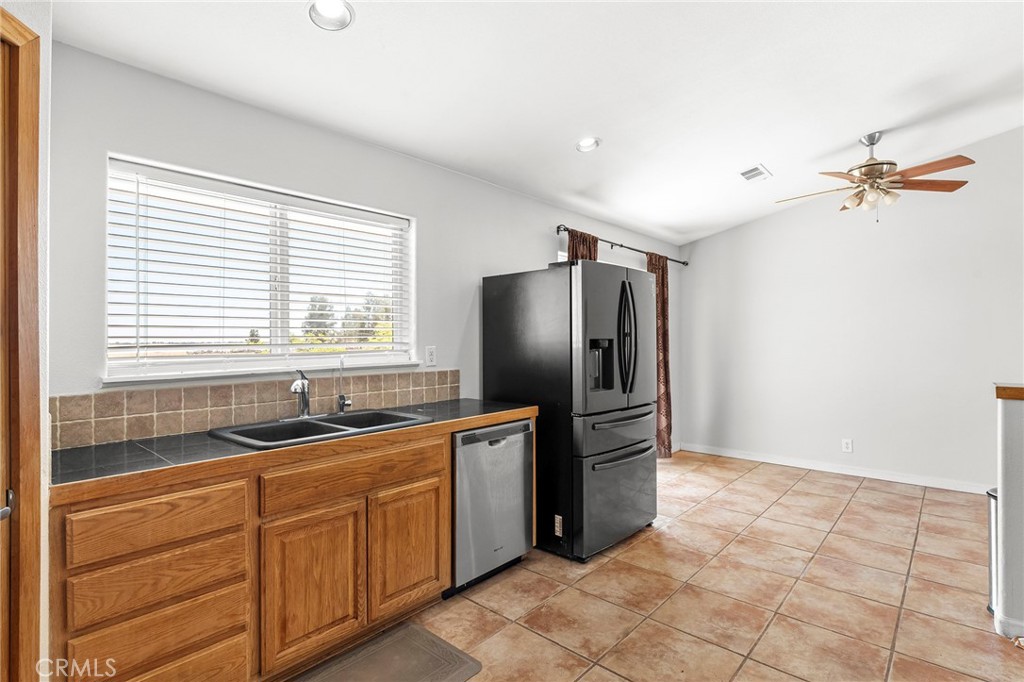 24661 Rowland Ln Property Photo 10