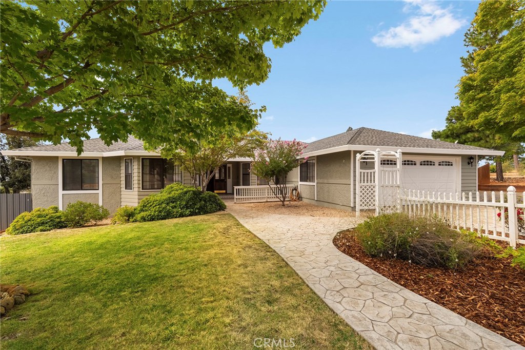 4992 Ravelle Court Property Photo 4