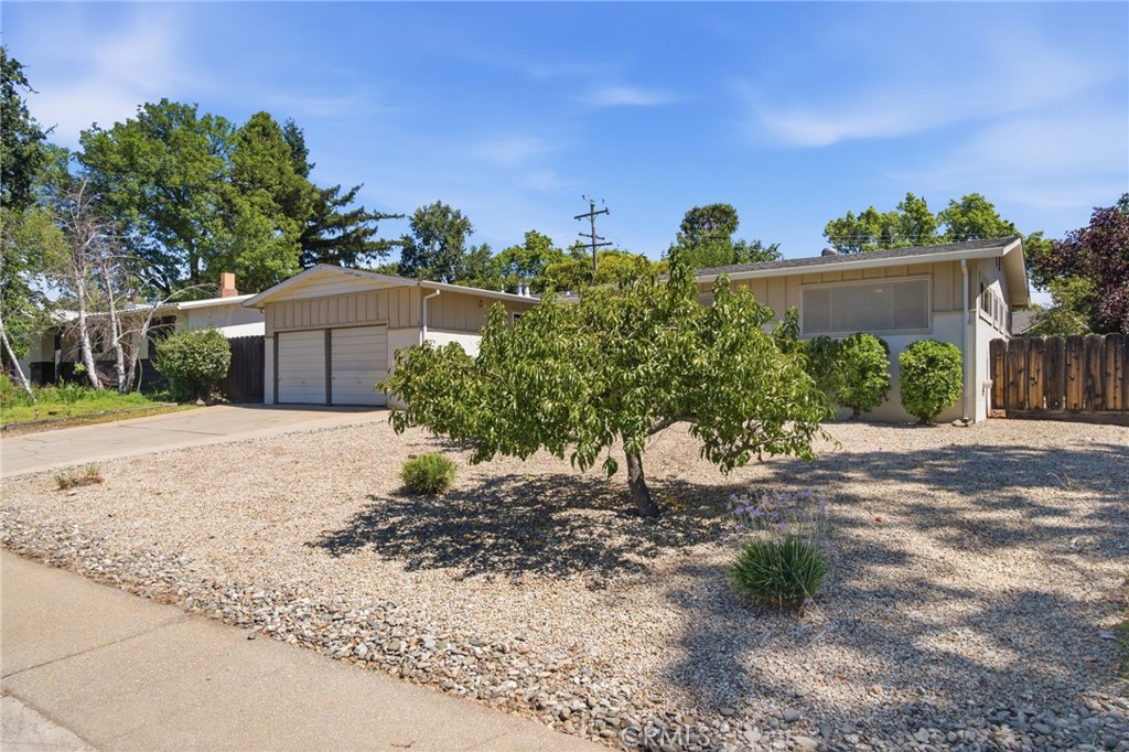 476 Redwood Property Photo 1