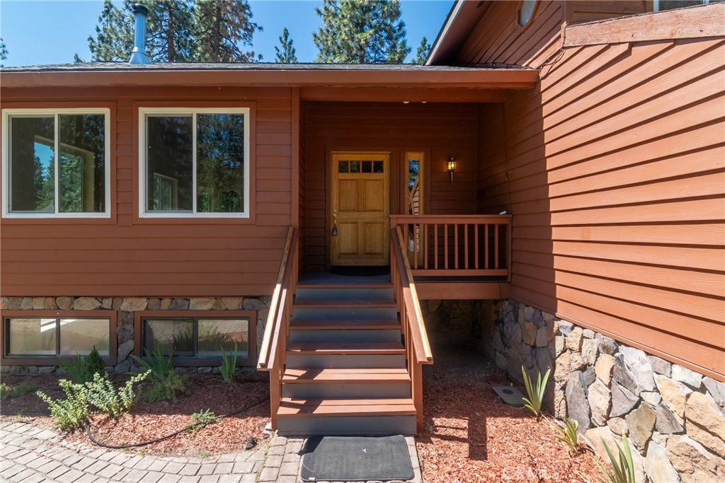17653 Cougar Court Property Photo 2