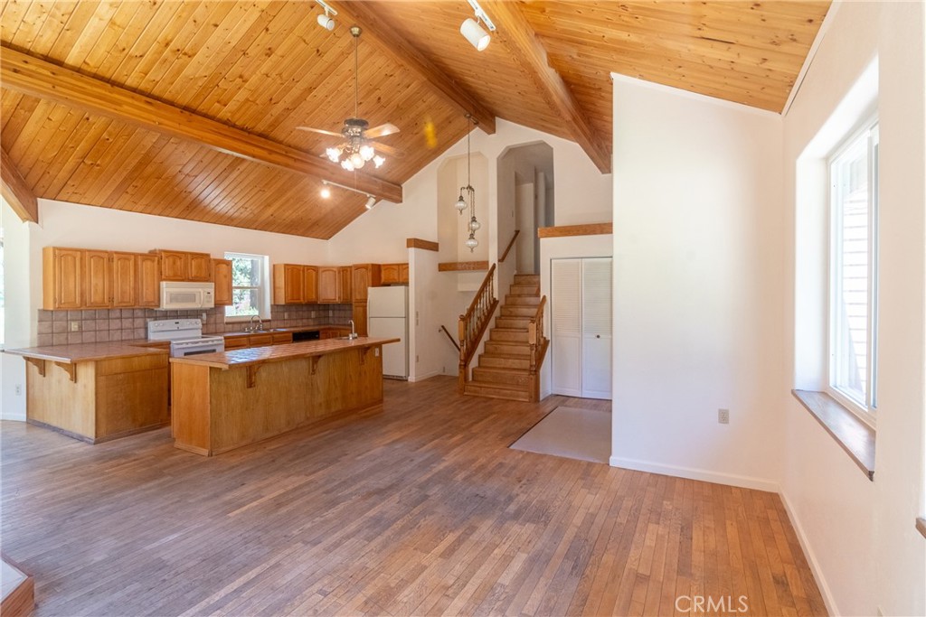 17653 Cougar Court Property Photo 5