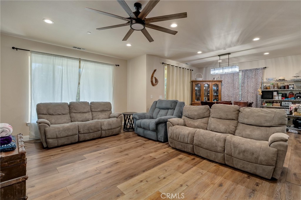 22 Pleasant Oak Property Photo 7