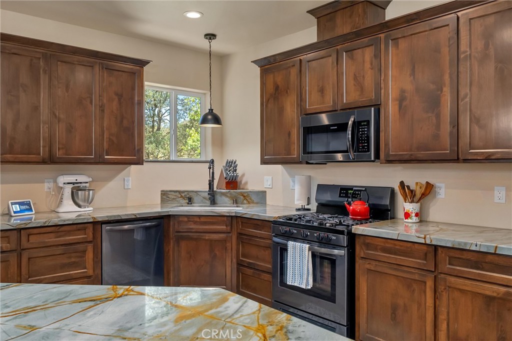 22 Pleasant Oak Property Photo 12