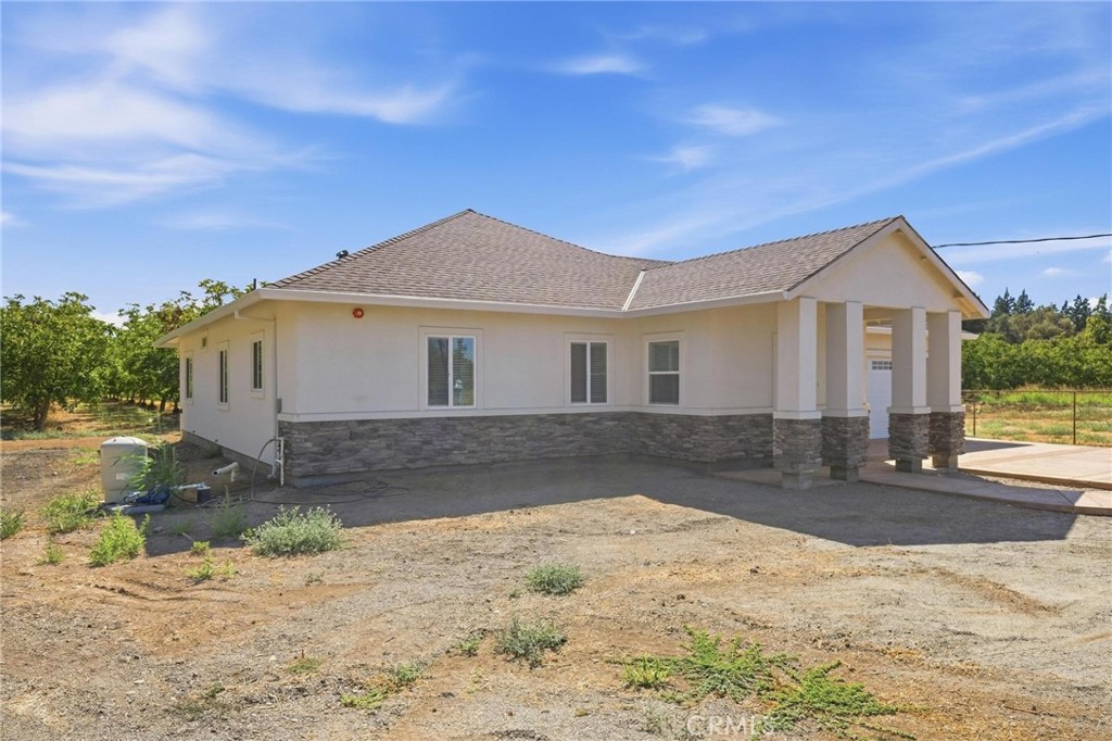 491 Justeson Property Photo 3