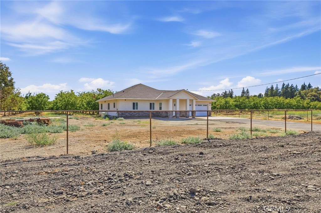 491 Justeson Property Photo 5