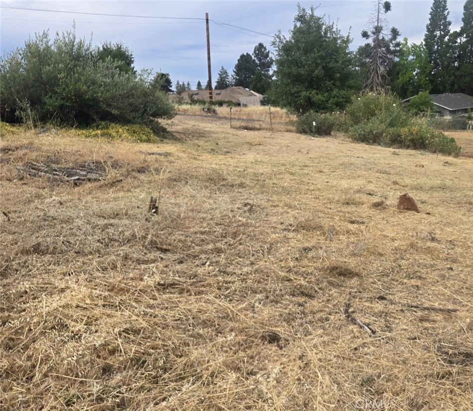 1025 Howard Property Photo 3