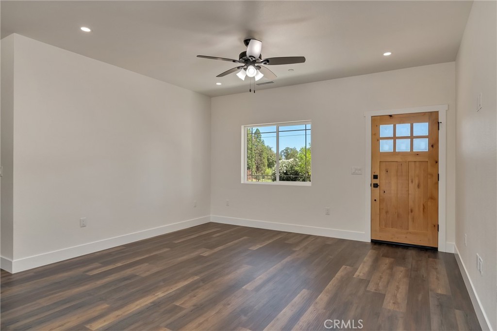 1647 Wee Dell Property Photo 5