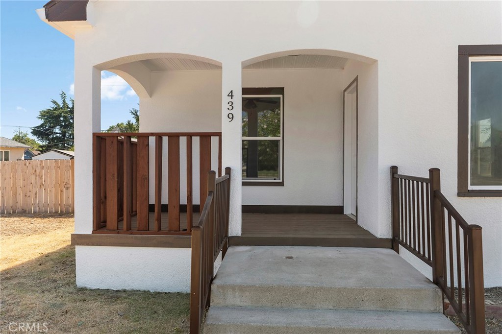 439 3rd Street Property Photo 4