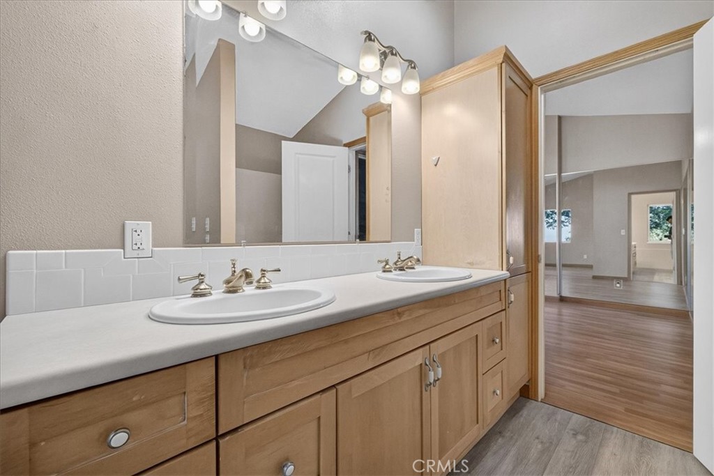43 Dacy Property Photo 32