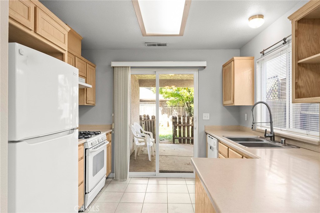 2811 Vistamont Way Property Photo 4