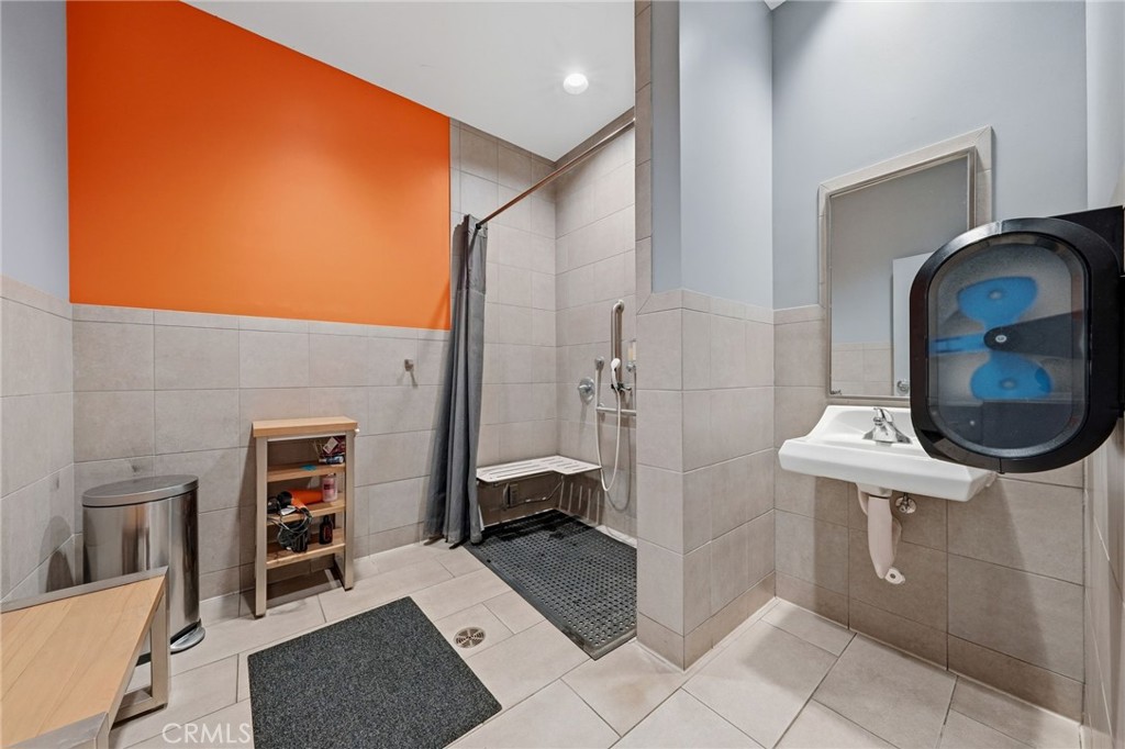 874 East Avenue Property Photo 21