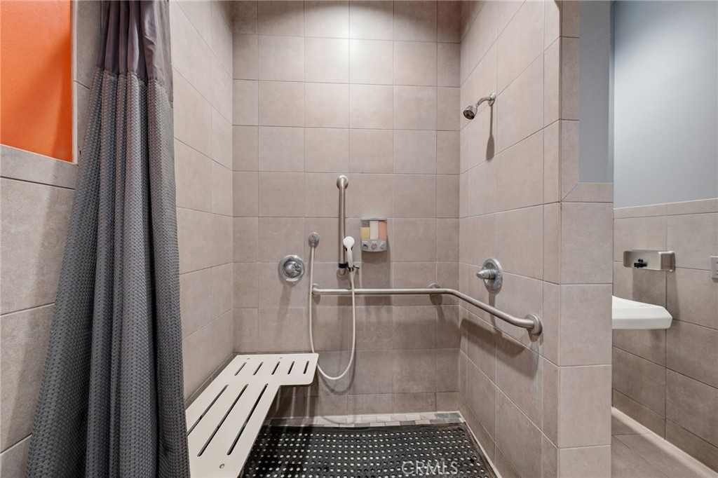 874 East Avenue Property Photo 22