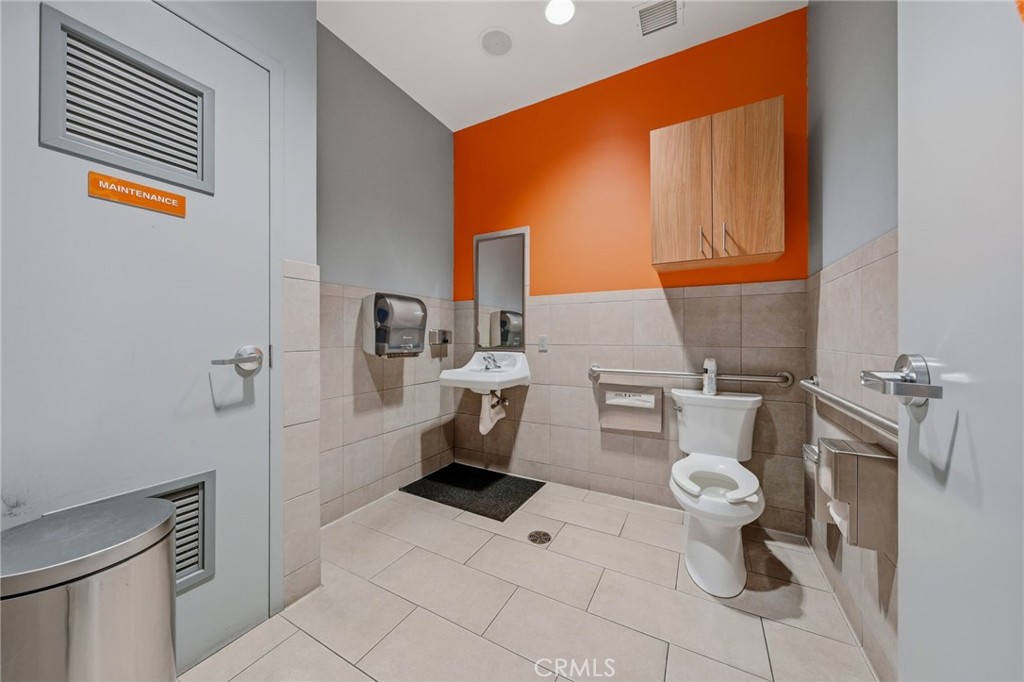 874 East Avenue Property Photo 23