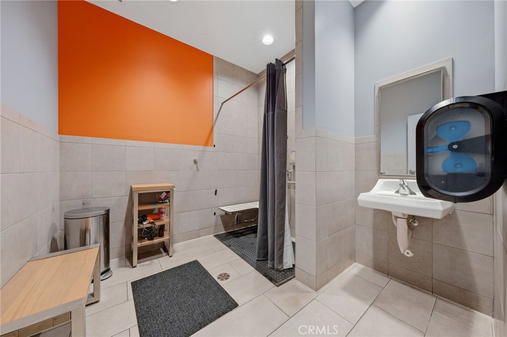 874 East Avenue Property Photo 24