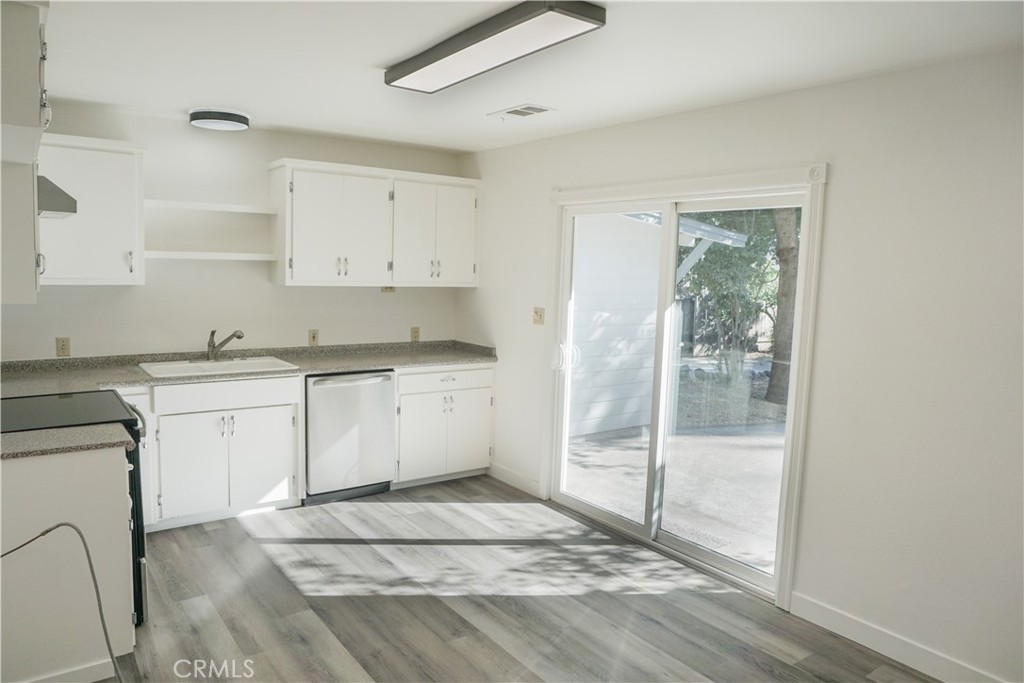 2324 Fern Property Photo 4