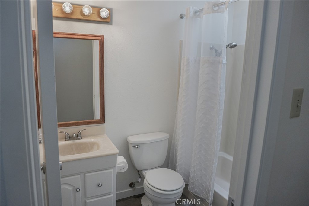 2324 Fern Property Photo 9