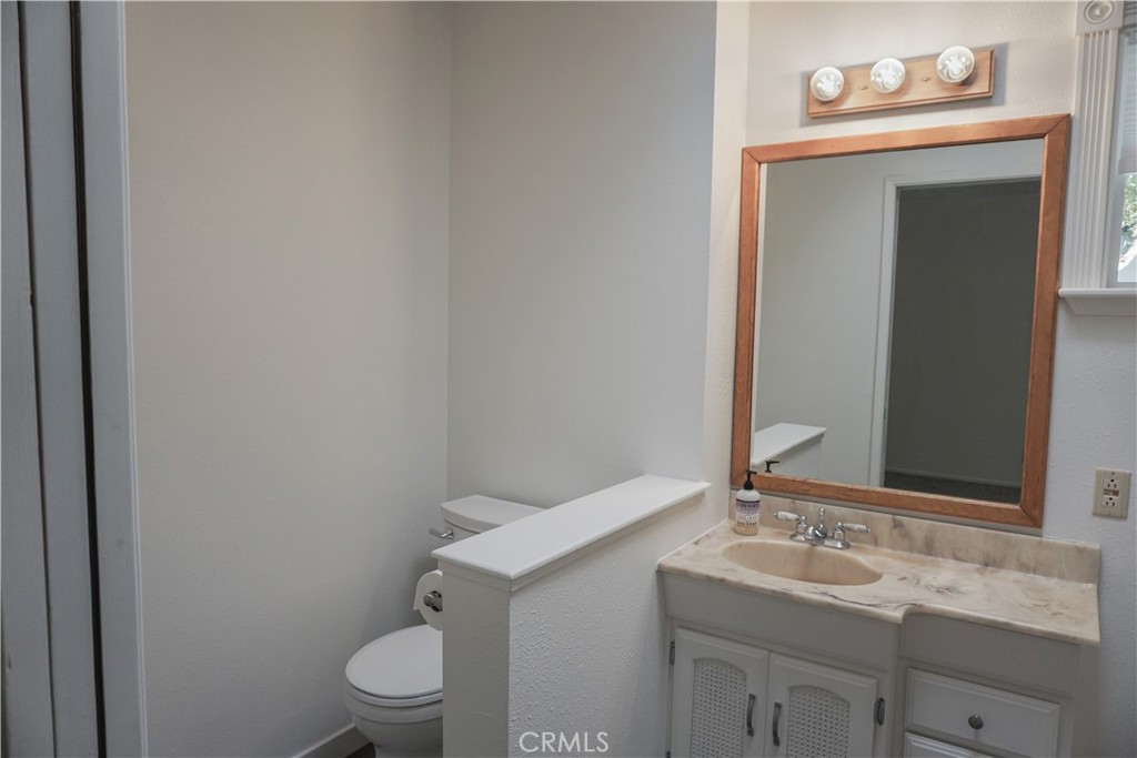2324 Fern Property Photo 20