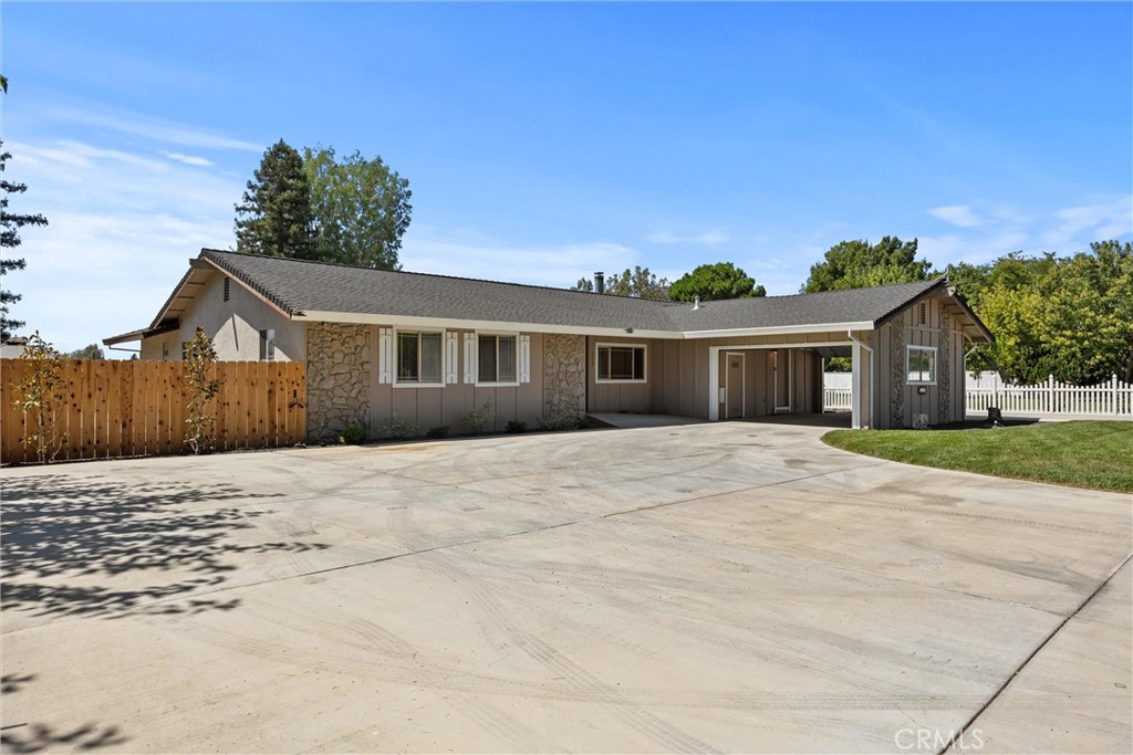 1030 W 1st Property Photo 6