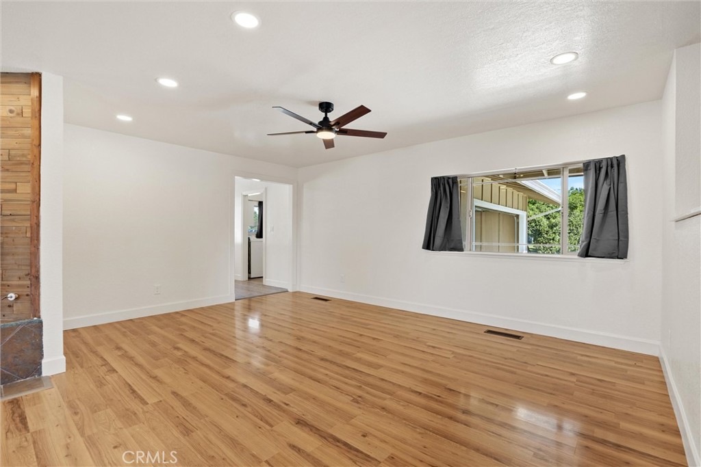 1030 W 1st Property Photo 27