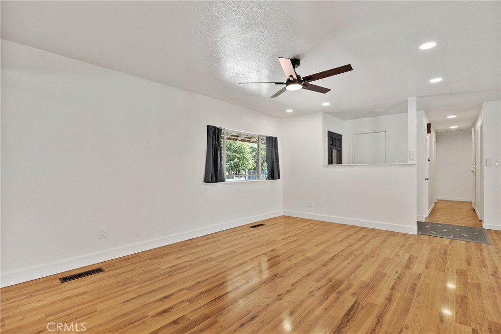 1030 W 1st Property Photo 28