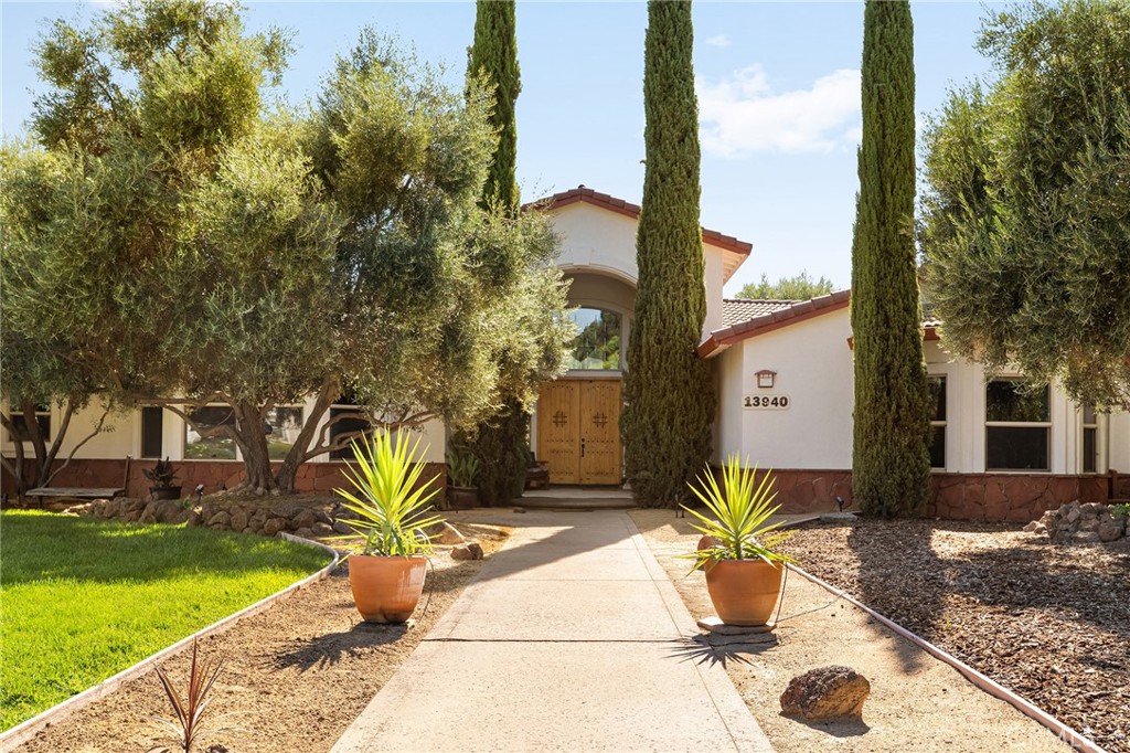 13940 Lindbergh Circle Property Photo 2