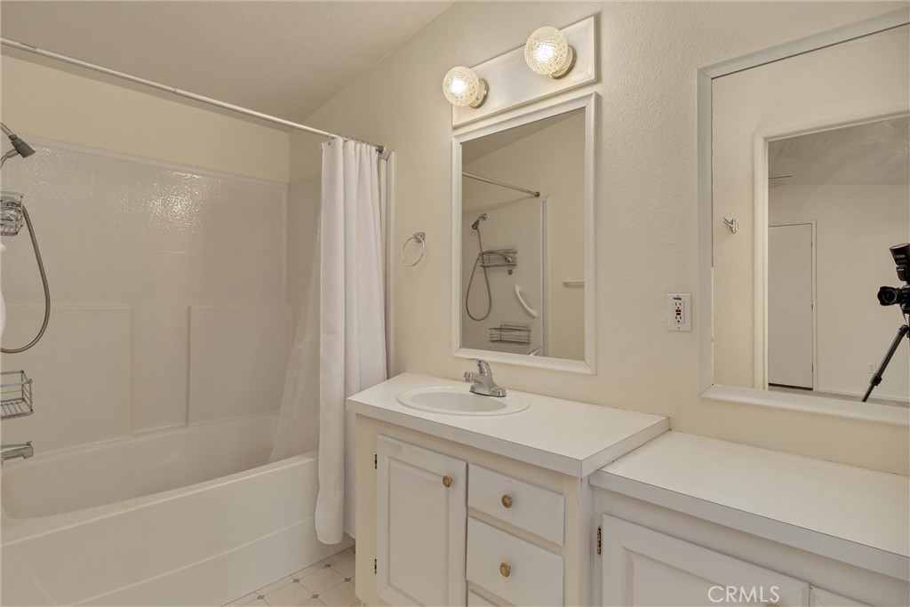1675 Manzanita 20 Property Photo 17