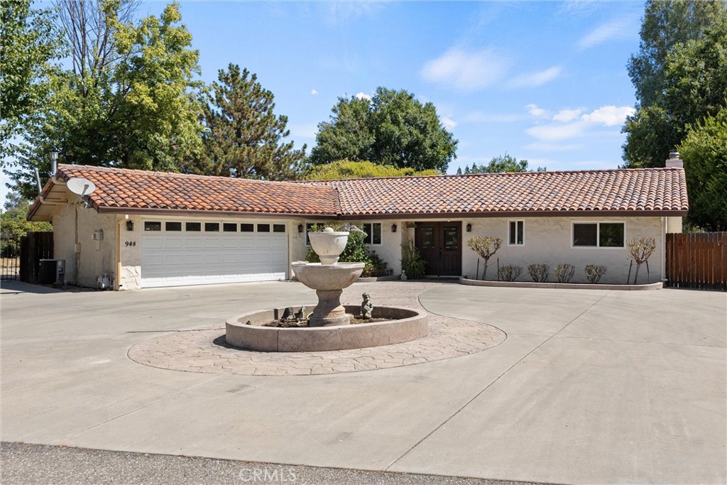 948 Sunset Terrace Property Photo 2
