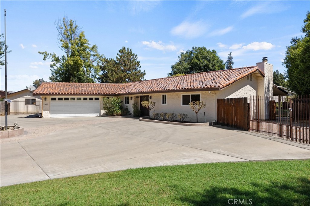 948 Sunset Terrace Property Photo 3