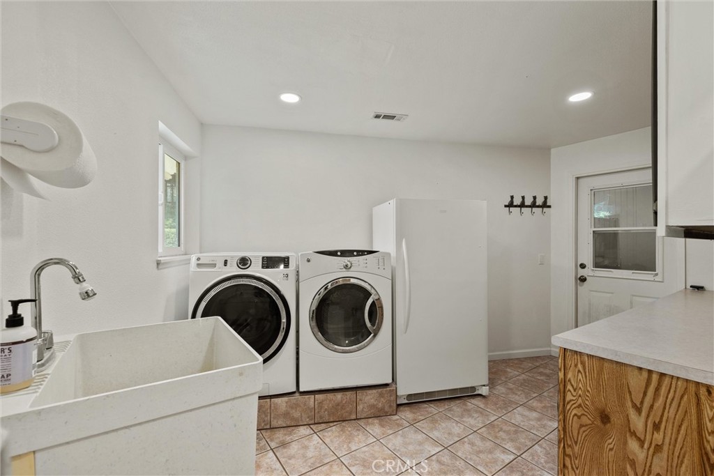 948 Sunset Terrace Property Photo 28