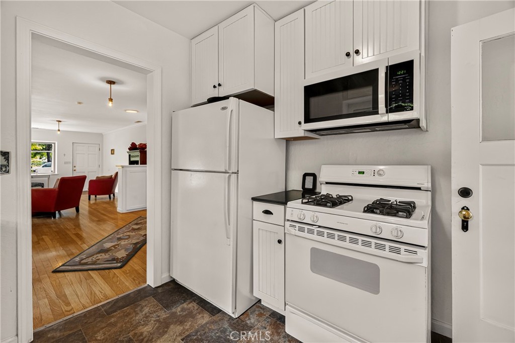 234 W 3rd Property Photo 18