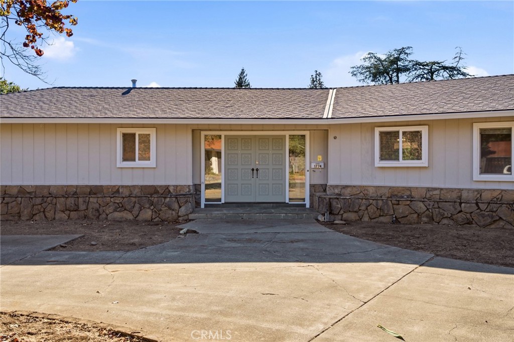 1774 Estates Way Property Photo 3