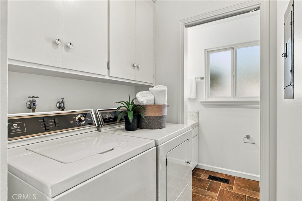 1774 Estates Way Property Photo 35
