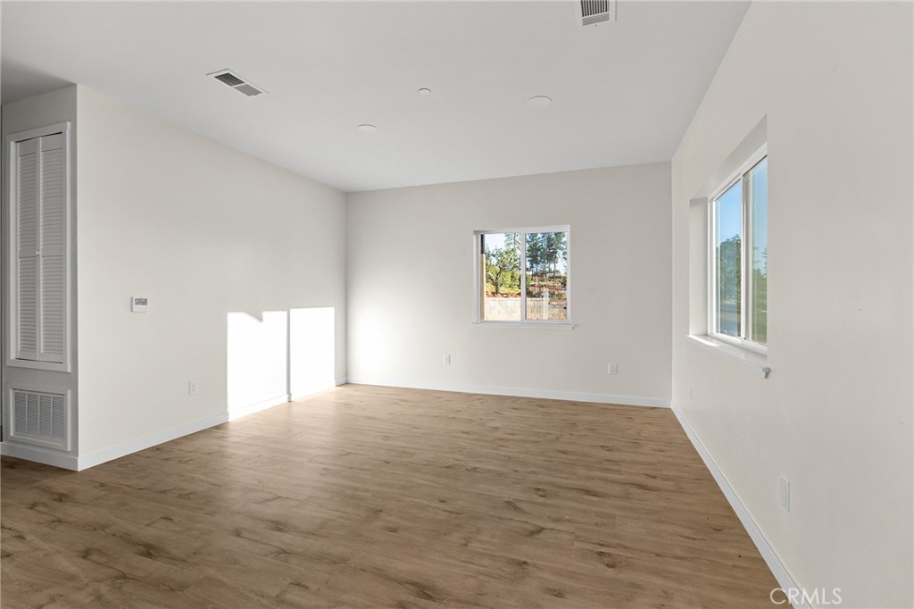 566 Boquest Boulevard Property Photo 18