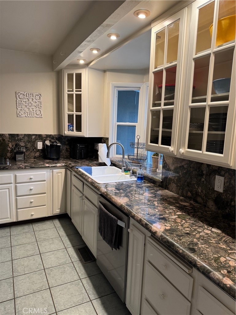 1362 Magnolia Property Photo 4