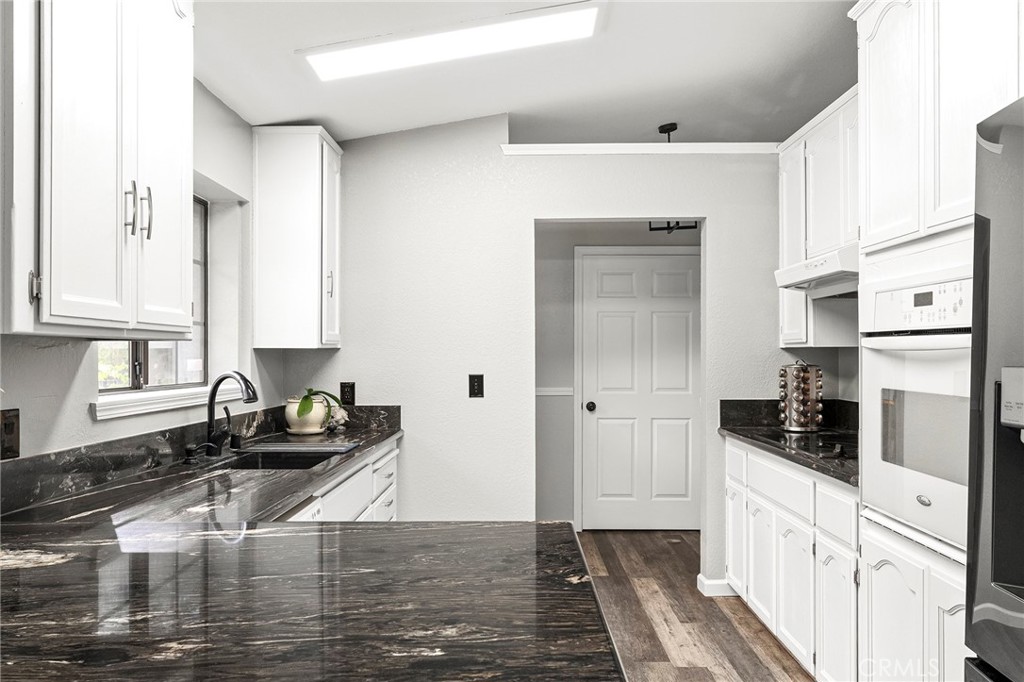 14368 Sinclair Circle Property Photo 18