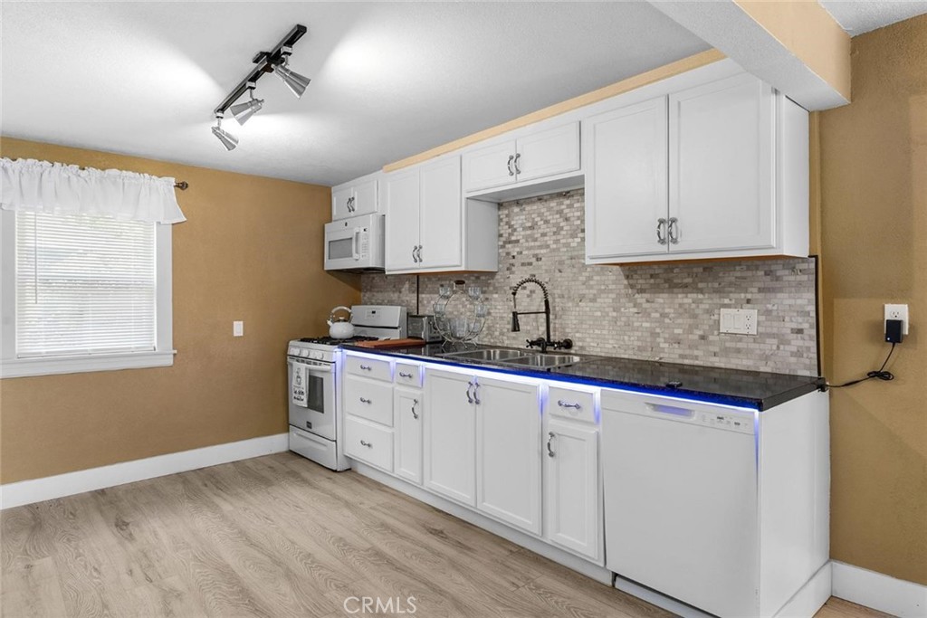 735 Pine Street Property Photo 27