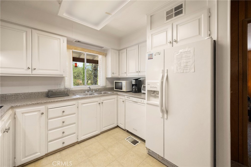 352 Lodgeview Property Photo 18
