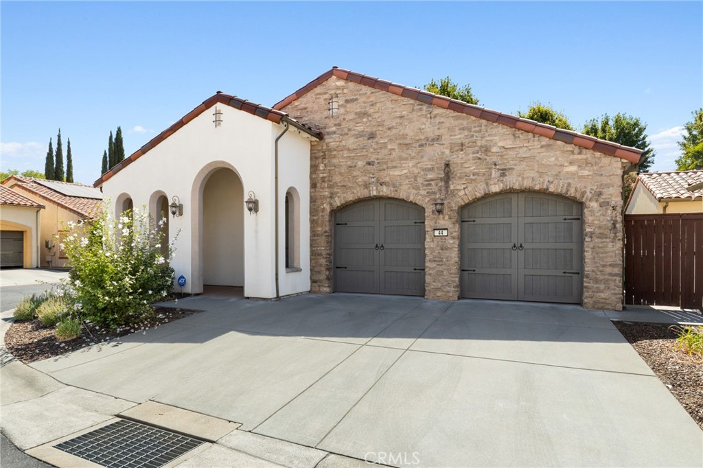44 Veneto Circle Property Photo 1