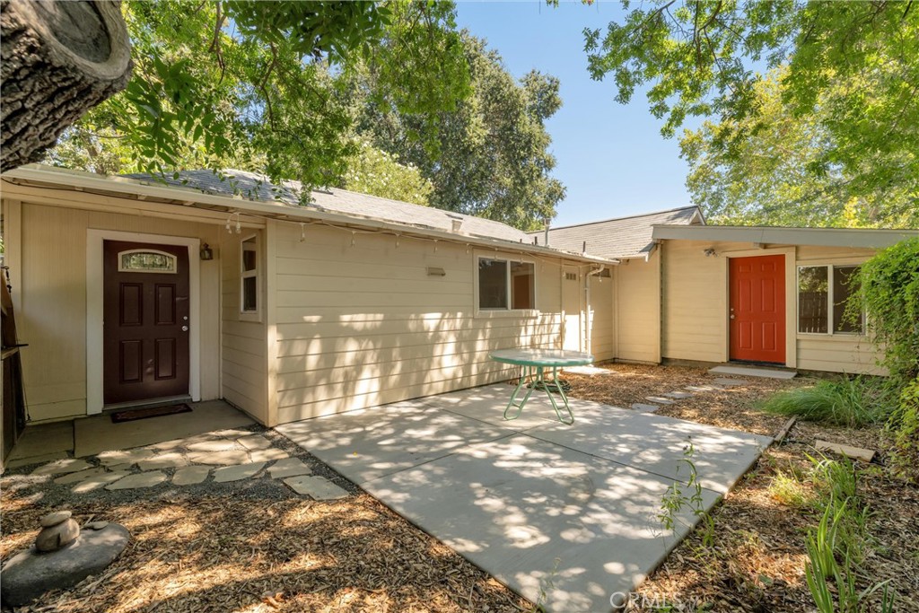 2050 Laburnum Property Photo 2