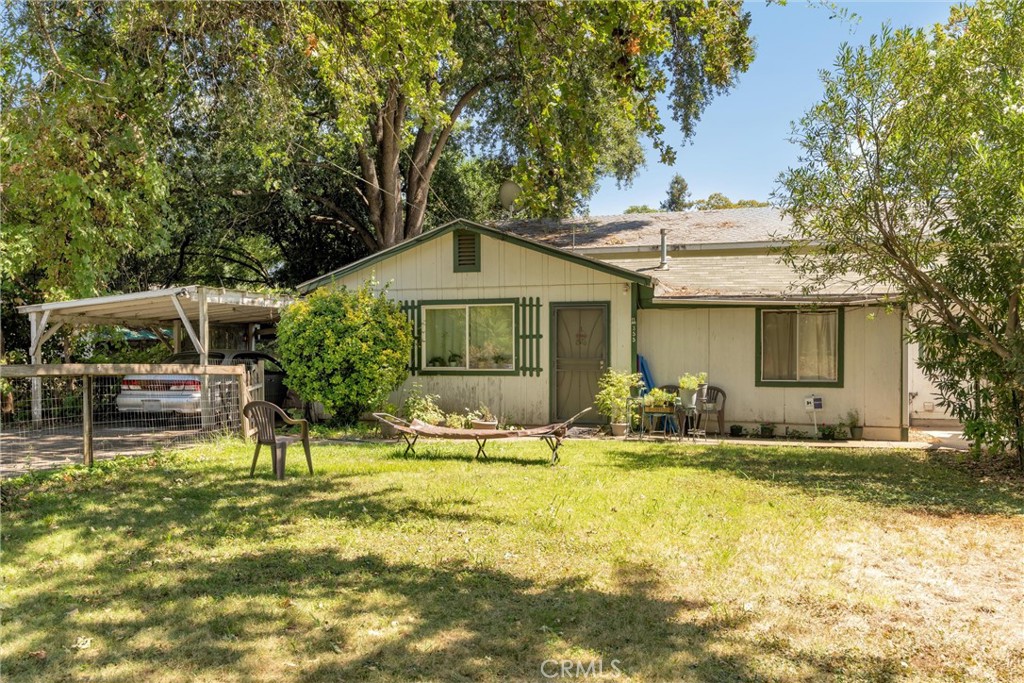 2050 Laburnum Property Photo 3