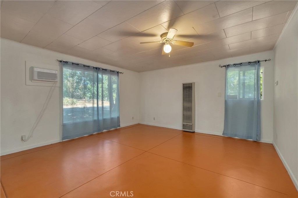 2050 Laburnum Property Photo 4