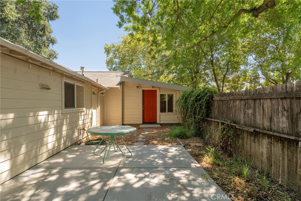 2050 Laburnum Property Photo 6