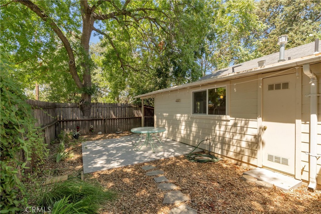 2050 Laburnum Property Photo 7