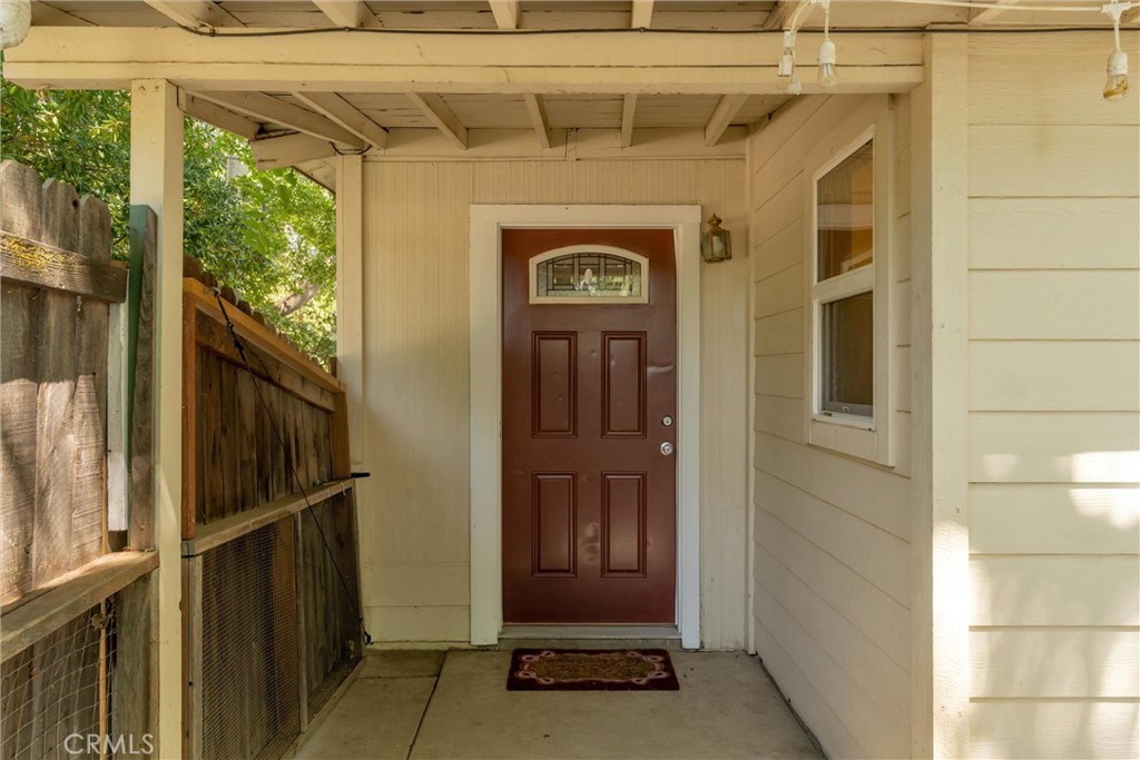 2050 Laburnum Property Photo 8