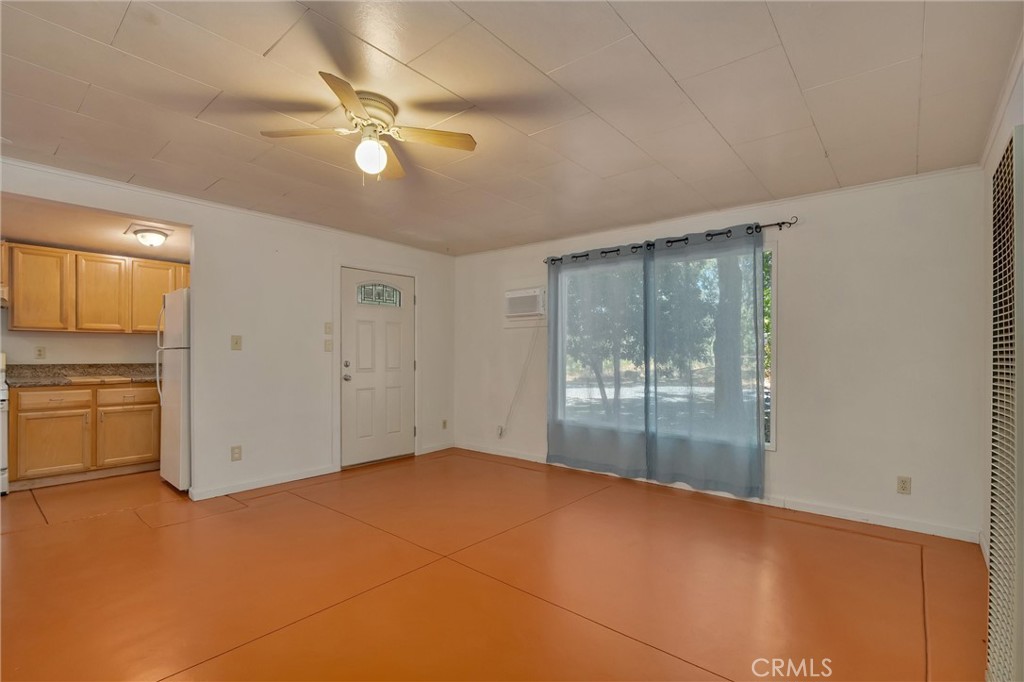 2050 Laburnum Property Photo 9