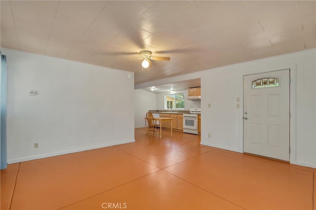 2050 Laburnum Property Photo 10