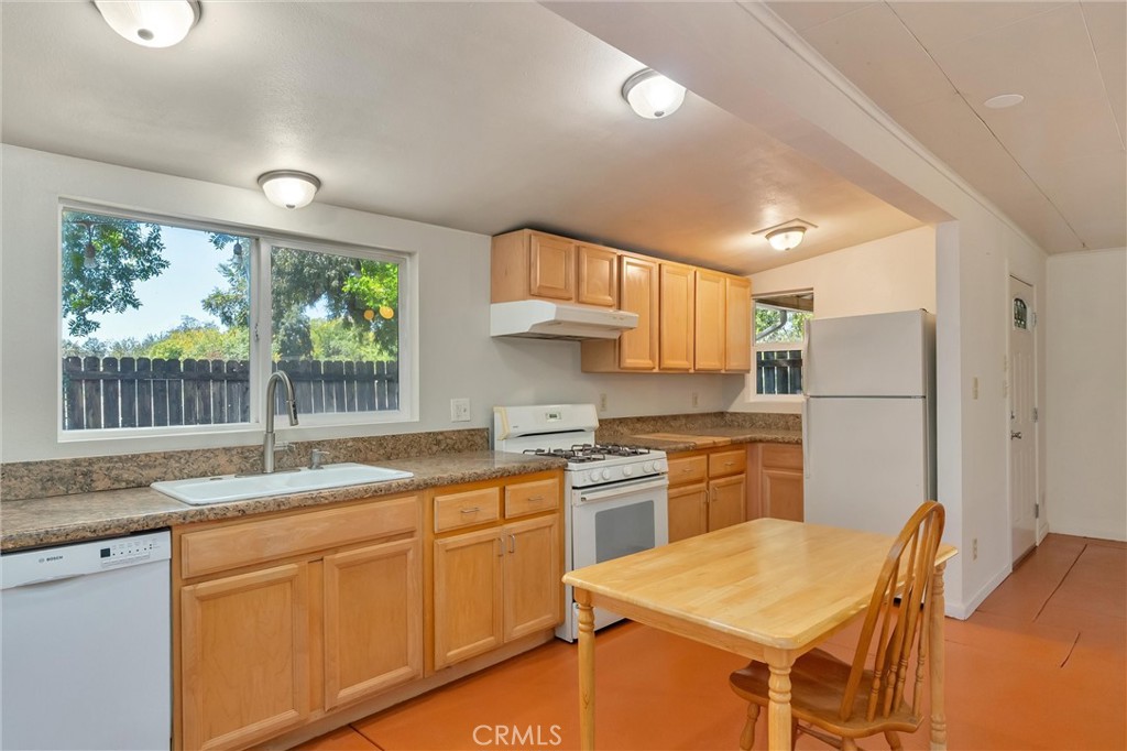 2050 Laburnum Property Photo 12