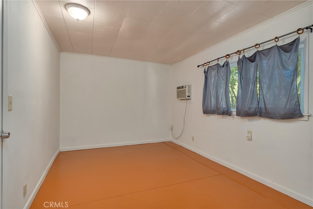 2050 Laburnum Property Photo 13